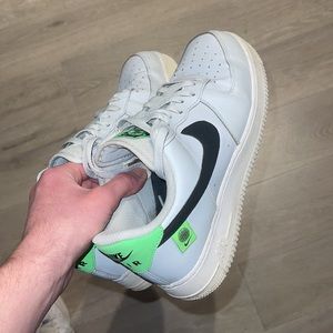 Rare Men’s AF1 Nike World Edition US 9.5